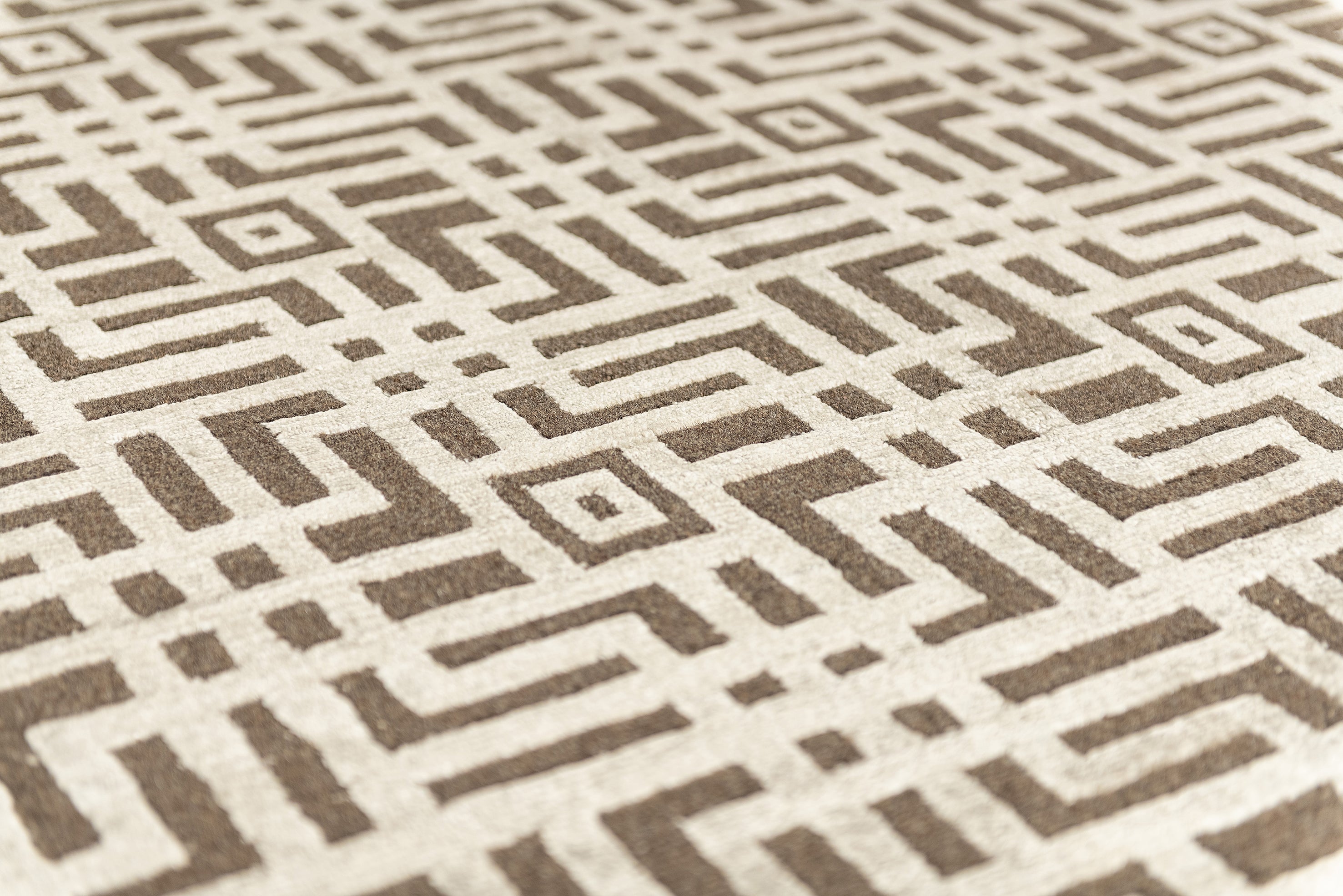 Labyrinth Carpet - Brown - 3.06 x 2.41m